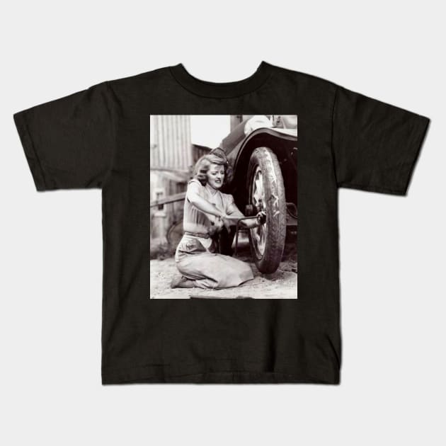 Bette Davis / 1908 Kids T-Shirt by DirtyChais